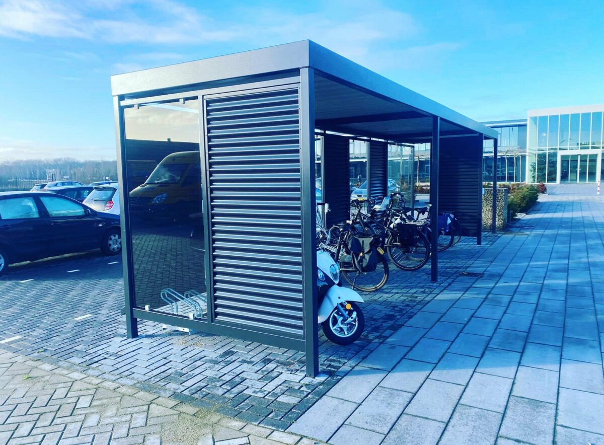 Ontdek de duurzame fietsenstallingen van SKWshop 1 fietsoverkapping voor scholen en bedrijven
